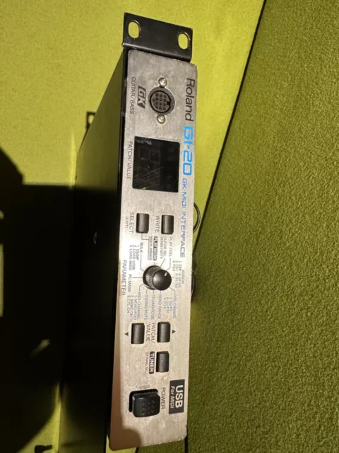 Roland GI-20  Guitar Bass MIDI Interface including cable and power supply