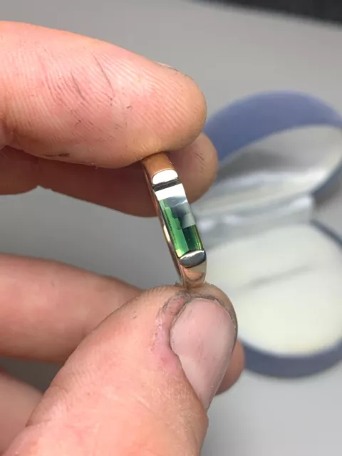 1.25ct Pixel Cut Australian Green Sapphire in 9k Gold Bar Ring SIZE 7.5US, 3.5g 3