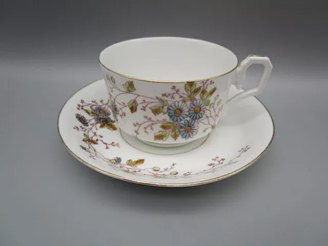 Tasse a thé ancienne en porcelaine