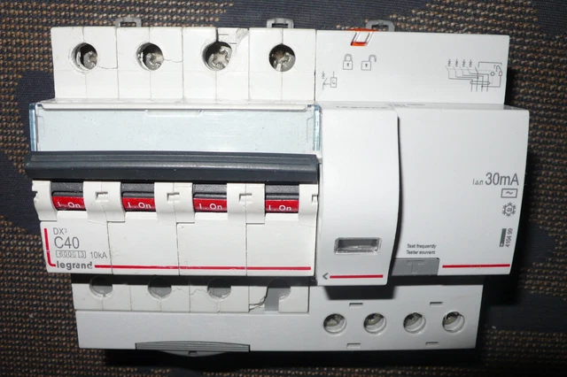 Disjoncteur Différentiel Legrand Tetra 32A 30mA Type AC 4 Pôles - Référence 411189, Neuf D'origine