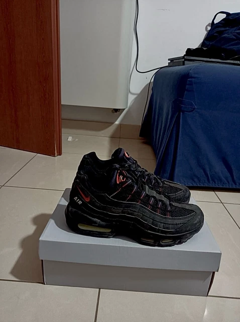 Air max nere indossate shop