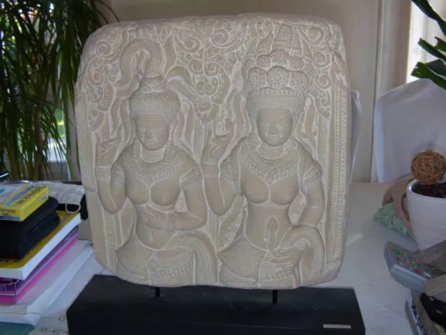 Bas Relief Asiatique En Pierre Sur Socle Bois / Sculpte A La Main