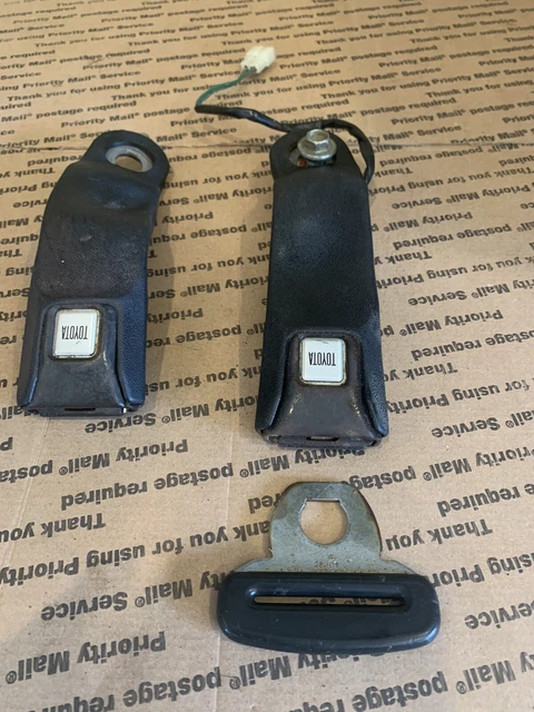 Toyota Land Cruiser FJ40  Seatbelt Clasp - Parts Vintage