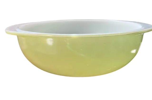 PYREX LIME Green 2 quart Round Casserole Vintage Baking Dish Bowl 024 w/ Handles