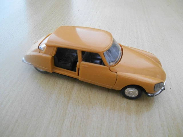 CITROEN DS 19 rouge grenat à toit crème - ref. 530 Dinky Toys Atlas 1/43° EUR 19,05 - FR