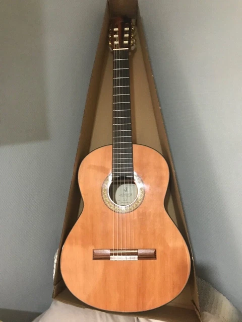 Guitare Classique Admira A2 Cèdre Massif / Acajou Naturel Brillant