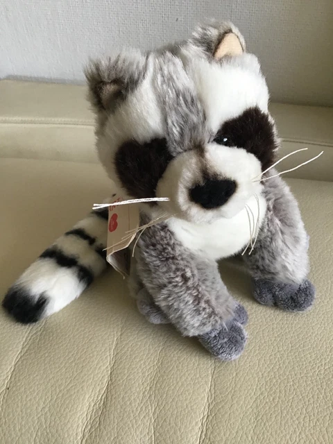 peluche nature Planet avec les étiquettes Lémurien avec sa grande queue rayée 
