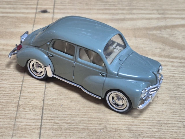 ODEON - Voiture de 1954 couleur verte - RENAULT 4CV - 1/43
