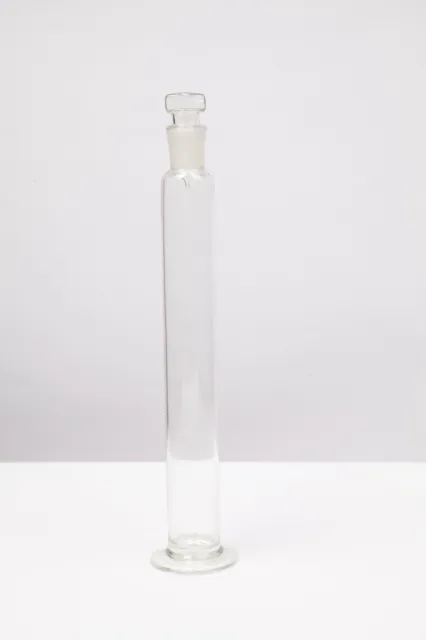 Altes Apotheker oder Laborzubehör Glaszylinder mit Deckel aus Glas mundgeblasen