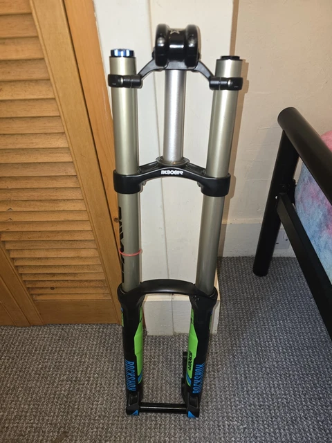 送料500円】 ロックショックス BoXXer RC 26inch 200mm COIL