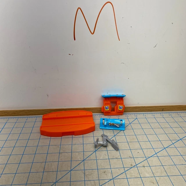 HOT WHEELS CITY Ultimate Garage 2020 Ramp Gas Pump + Replacement Part