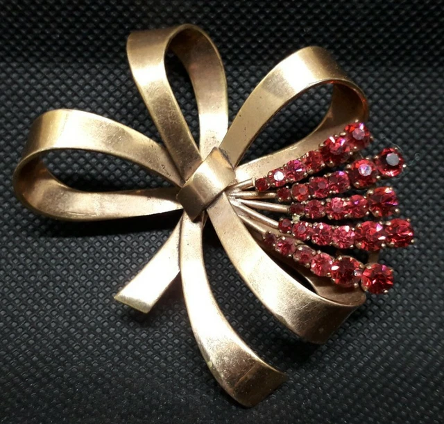 Broche Ancienne Art Déco Plaqué Or Avec Strass Rouge - Nœud Vintage