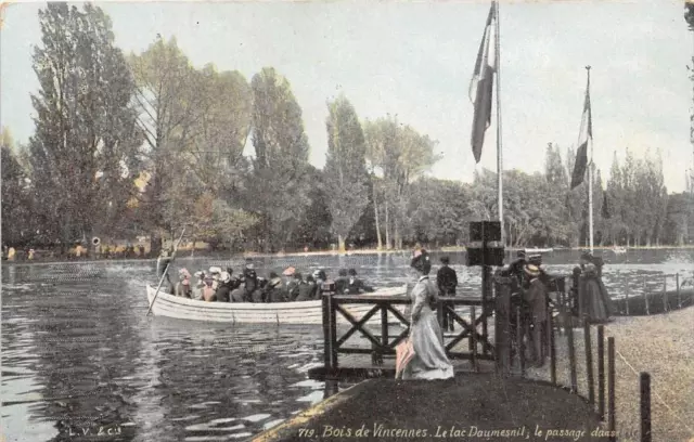 Cpa 94 Bois De Vincennes Le Lac Daumesnil Le Passage Danse