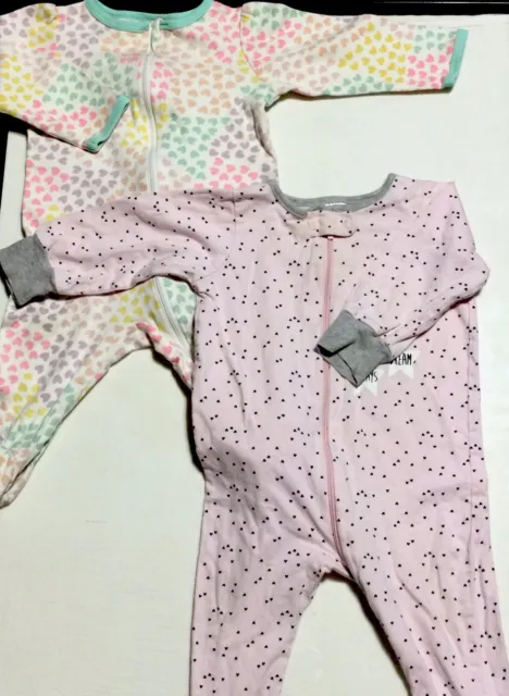 Lot Of 2 Baby Girls Sleepers Gerber And Wonder National Brand size 6-9 Months