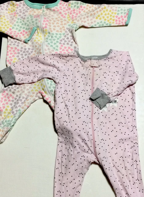 Lot Of 2 Baby Girls Sleepers Gerber And Wonder National Brand size 6-9 Months