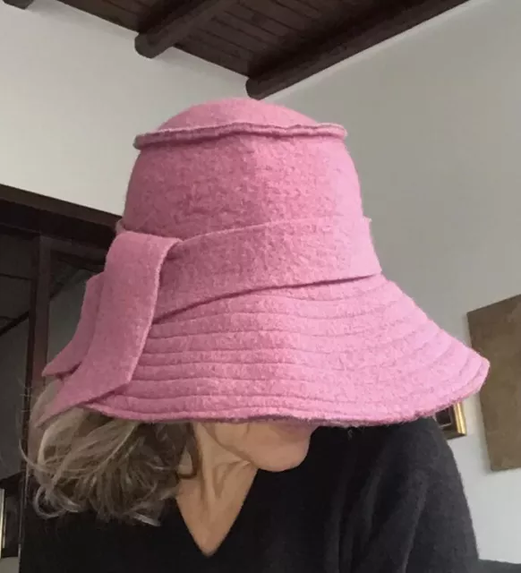 cappello Chic  In Lana Cotta rifinito In ogni Dettaglio