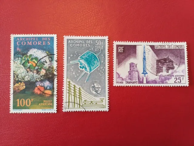 3 timbres Obl  Comores PA 5, 14, 15 Corail UIT Satellite cote 36 € TTB