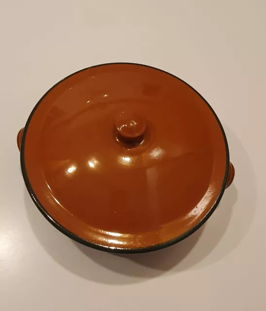 Pentola in terracotta con coperchio