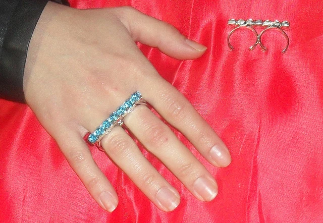Baciamano Artigianale Con 2 Strass SS29 - Bracciale E Anello Combinati, Regalo Con Portafortuna