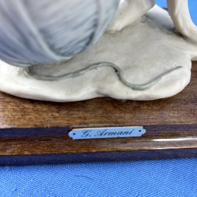 VINTAGE CAPODIMONTE G ARMANI CAT FIGURINE Ball Of Yarn DESIGN ITALY