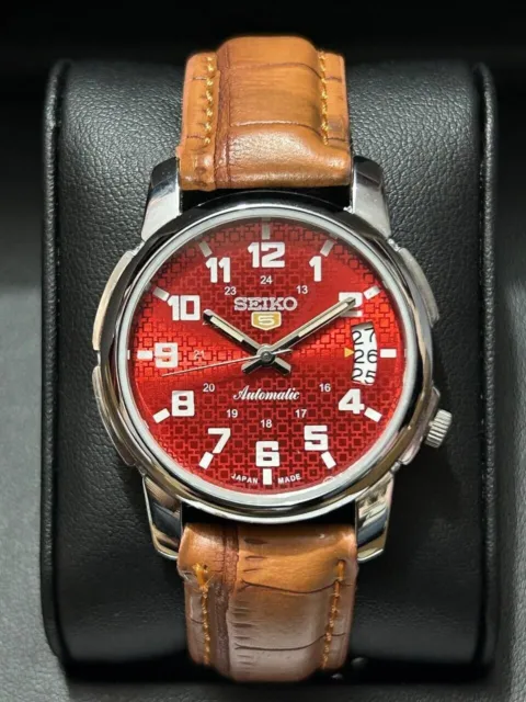 Orologio da polso da uomo vintage Seiko 5 automatico realizzato in Giappone...