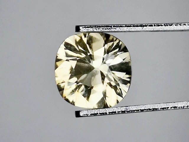 Citrine naturelle du Brésil - VVS - Coussin 1.72 Carat