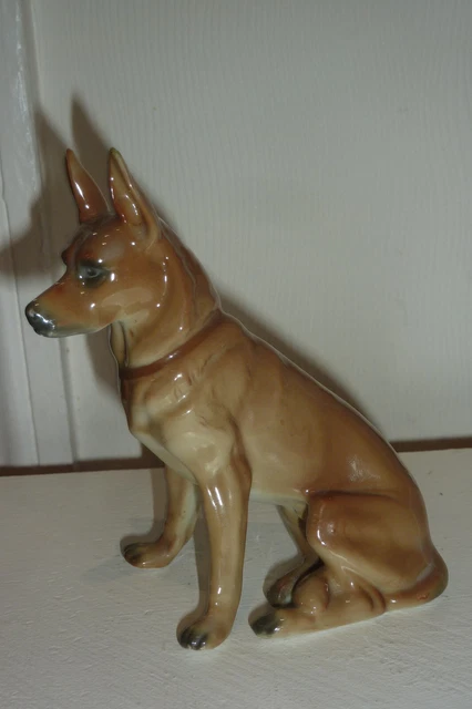 chien malinois berger allemand dog figurine en porcelaine sitzendorf grondhal ?