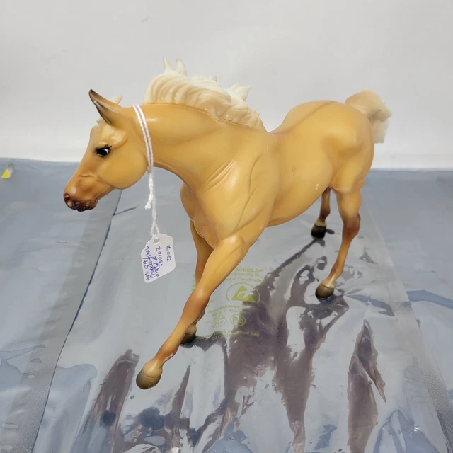 Breyer 2007 Walmart AQHA Hollywood Gold ONLY h18013