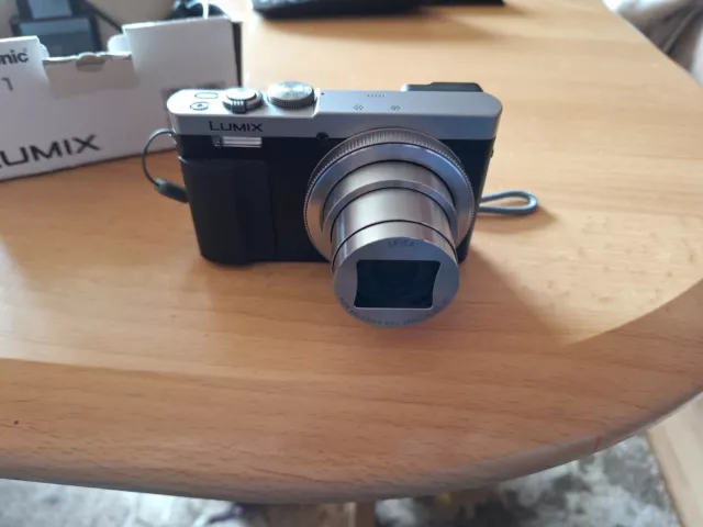 Panasonic LUMIX DMC-TZ71 12.1 MP Digitalkamera - Schwarz