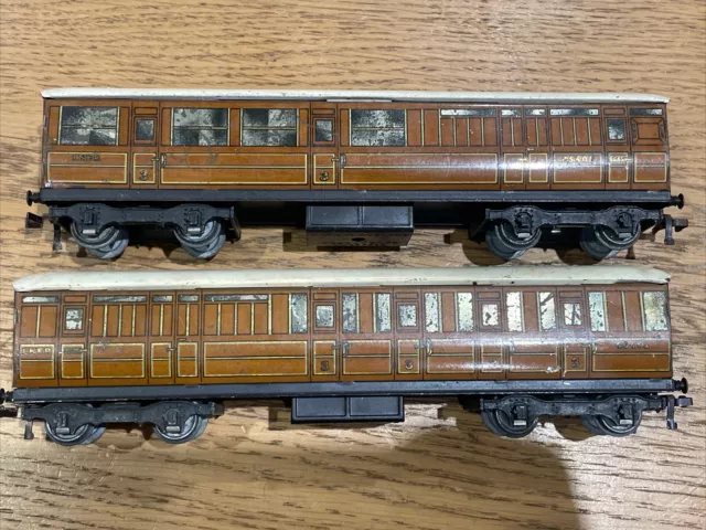 HORNBY DUBLO LNER TINPLATE TEAK COACHES X 2 Bundle 3rd Guard  3 RAIL T1