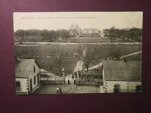 CPA 61 ARGENTAN - L'Hotel de Ville - Le Champs de Foire et Champ de Manoeuvres