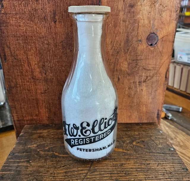 RARE ANTIQUE GLASS Milk Bottle TWIN DAIRY FARMS Elliot • 1Qt