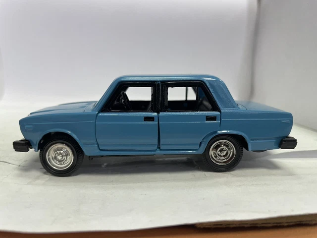NOVOEXPORT LADA BA3-2107 VAZ 1500 Limousine In hellblau in 1:43 UDSSR ...