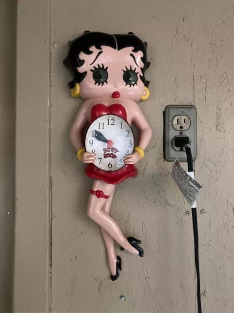 2008 Animated Betty Boop 3D Wall Clock Swinging Legs Pendulum Moving Eyes.