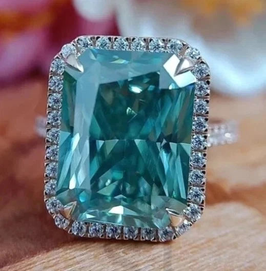 Diamant cultivé de forme poire de 4,0... | Pierres précieuses: enchères