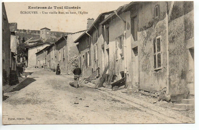 CROUVES - Meurthe and Moselle - CPA 54 - an old street towards the church