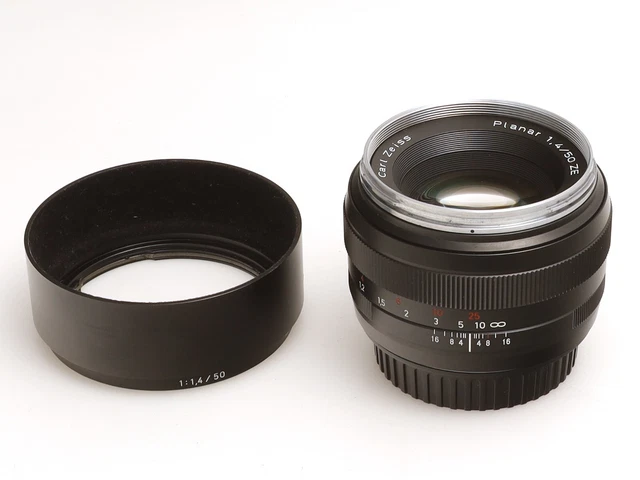 Carl Zeiss Planar 1:1.4 / 50mm ZE T* #15724003 für Canon EF Bajonett