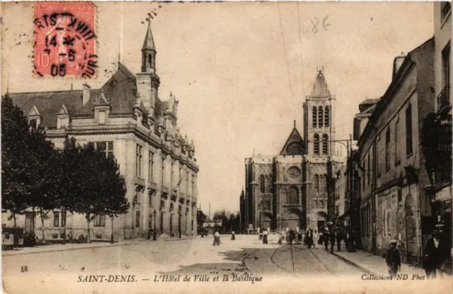 CPA AK St-DENIS L'Hotel de Ville et la Basilica (569190)