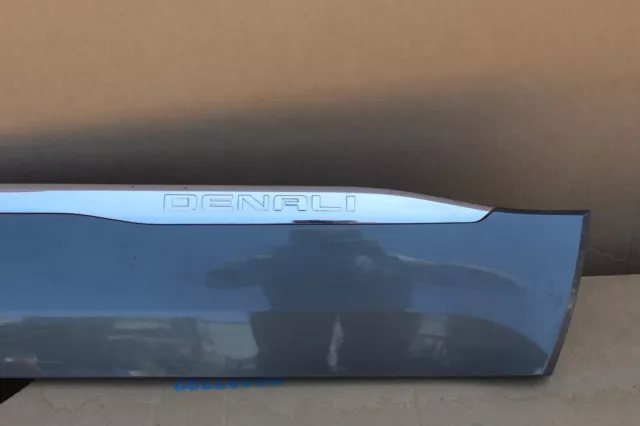 2017-2020 GMC Acadia Denali Right Passenger Side Front LWR Door Molding 84602964 2