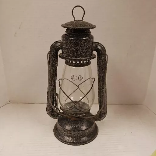 https://www.picclickimg.com/6LcAAOSwLWlk487M/Vintage-Speckled-Black-Silver-Dietz-Lantern-Junior.webp