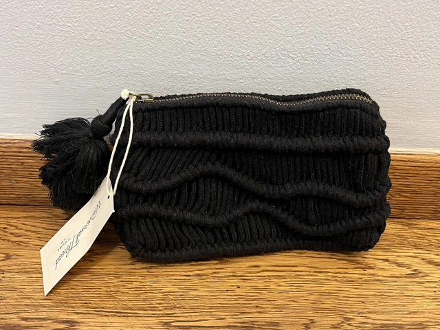Universal Thread Zig Zag Fabric Clutch Purse Black