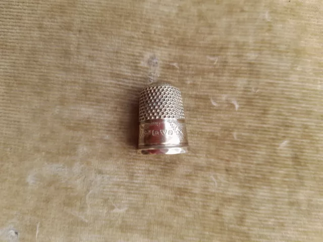 Hallmarked silver thimble Chester c1919 pretty thimble.