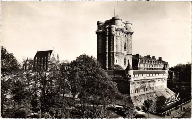 CPA Vincennes Le Donjon et la Chapelle (1347436)