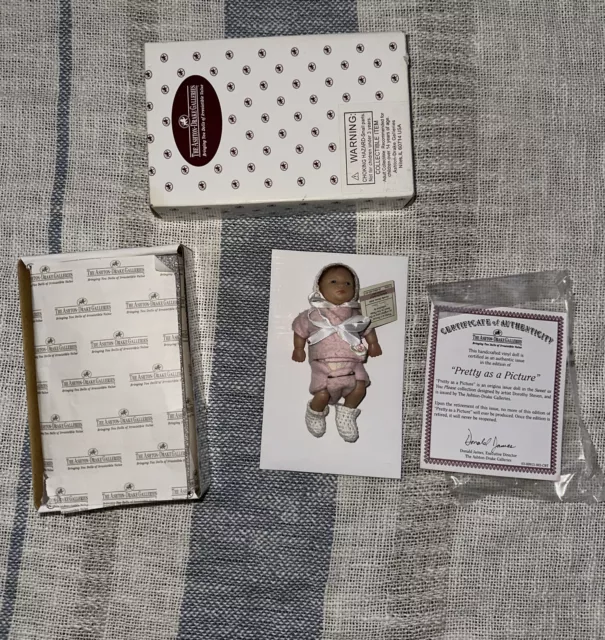 The Ashton-Drake Galleries - Pretty as a Picture  Handcrafted Mini Vinyl Doll G3