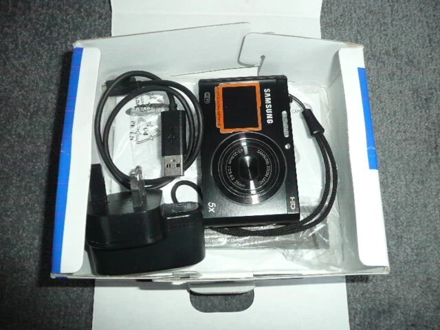 Samsung Dv300F 16.1 Megapixel 5X Zoom Slim Digital Smart Camera