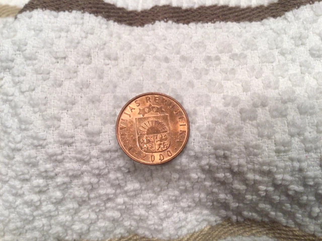2000 Latvia 2 Santimi Coin
