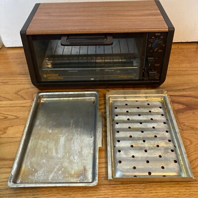 Black & Decker SpaceMaker Toast-R-Oven/Broiler Simulated Wood Tested And Working