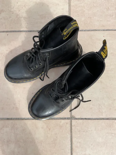 chaussures Dr Martems noires neuves p39