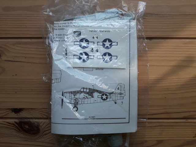 Grumman F4F-4 Wildcat 1/72 ACADEMY (2 kits)