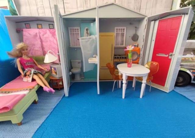 Petite maison de barbie pliante / pliable transportable mattel - Barbie